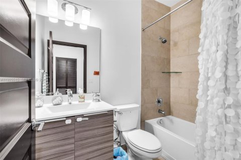 Купить таунхаус в Майами-Лейкс, Флорида 3 спальни, 157.19м2, № 1984028 - фото 19