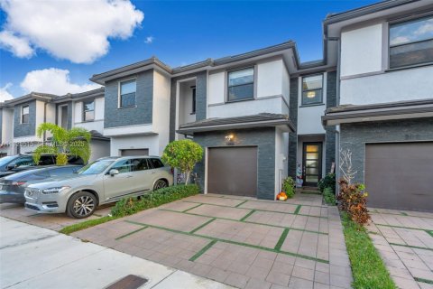 Купить таунхаус в Майами-Лейкс, Флорида 3 спальни, 157.19м2, № 1984028 - фото 2