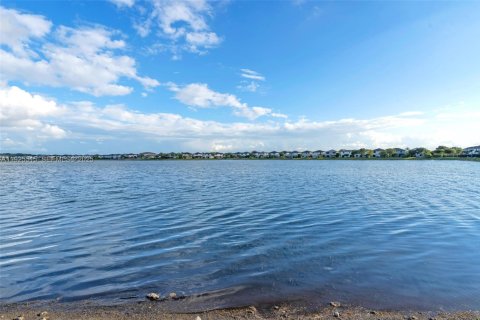 Купить таунхаус в Майами-Лейкс, Флорида 3 спальни, 157.19м2, № 1984028 - фото 30