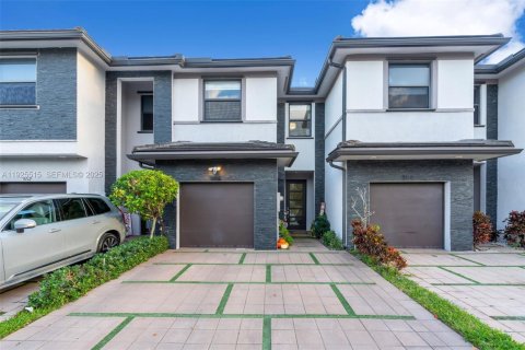 Купить таунхаус в Майами-Лейкс, Флорида 3 спальни, 157.19м2, № 1984028 - фото 4