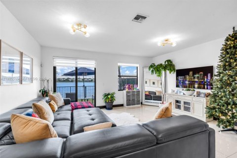 Купить таунхаус в Майами-Лейкс, Флорида 3 спальни, 157.19м2, № 1984028 - фото 9