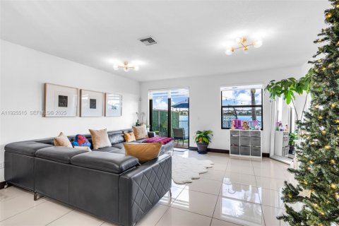 Купить таунхаус в Майами-Лейкс, Флорида 3 спальни, 157.19м2, № 1984028 - фото 11