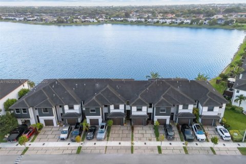 Купить таунхаус в Майами-Лейкс, Флорида 3 спальни, 157.19м2, № 1984028 - фото 6