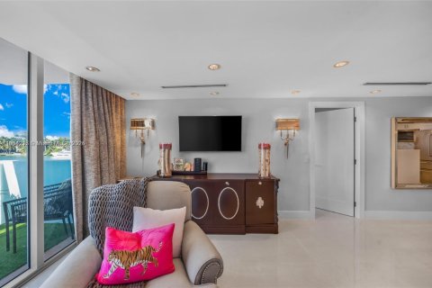 Снять в аренду кондоминиум в Майами-Бич, Флорида 1 спальня, 78.04м2, № 1955419 - фото 4