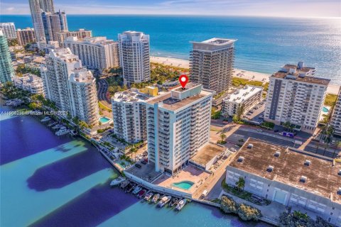 Снять в аренду кондоминиум в Майами-Бич, Флорида 1 спальня, 78.04м2, № 1955419 - фото 17