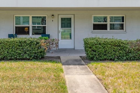 Condo in Saint Petersburg, Florida, 2 bedrooms  № 1734371 - photo 1