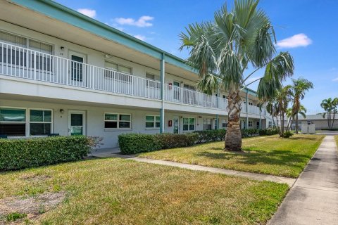 Condo in Saint Petersburg, Florida, 2 bedrooms  № 1734371 - photo 2