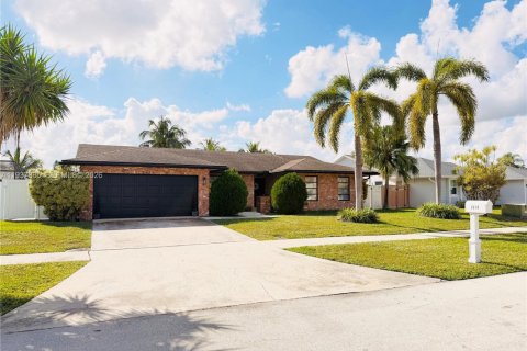 Casa en venta en Deerfield Beach, Florida, 3 dormitorios, 186.55 m2 № 1998126 - foto 3