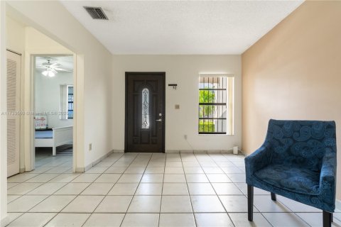 Condo in Hialeah, Florida, 2 bedrooms  № 1936157 - photo 2