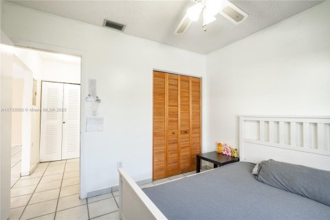 Condo in Hialeah, Florida, 2 bedrooms  № 1936157 - photo 4