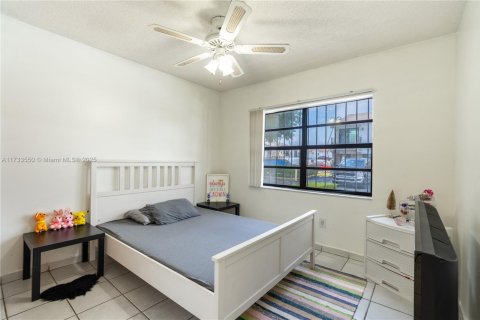 Condo in Hialeah, Florida, 2 bedrooms  № 1936157 - photo 5