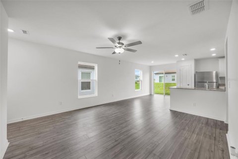 House in Lake Alfred, Florida 3 bedrooms, 104.05 sq.m. № 2104441 - photo 5