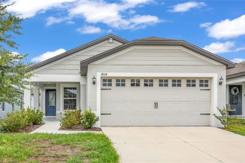 House in Lake Alfred, Florida 3 bedrooms, 104.05 sq.m. № 2104441