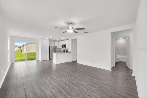 House in Lake Alfred, Florida 3 bedrooms, 104.05 sq.m. № 2104441 - photo 4