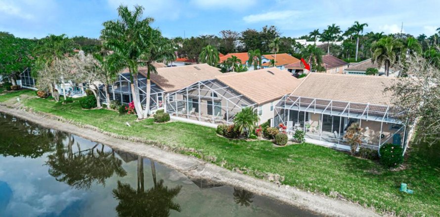 House in Boynton Beach, Florida 3 bedrooms, 192.59 sq.m. № 1043045