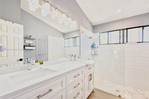 Townhouse in Miami, Florida 2 bedrooms, 135.08 sq.m. № 1779199 - photo 25