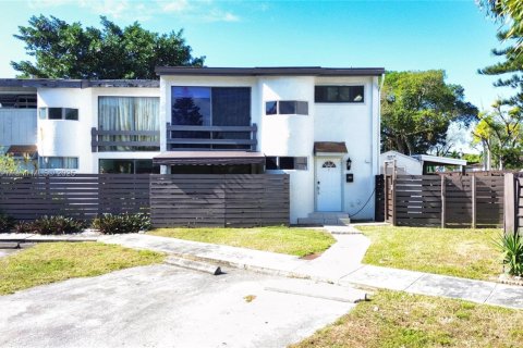 Townhouse in Miami, Florida 2 bedrooms, 135.08 sq.m. № 1779199 - photo 5