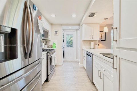Townhouse in Miami, Florida 2 bedrooms, 135.08 sq.m. № 1779199 - photo 14