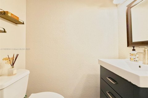 Townhouse in Miami, Florida 2 bedrooms, 135.08 sq.m. № 1779199 - photo 23