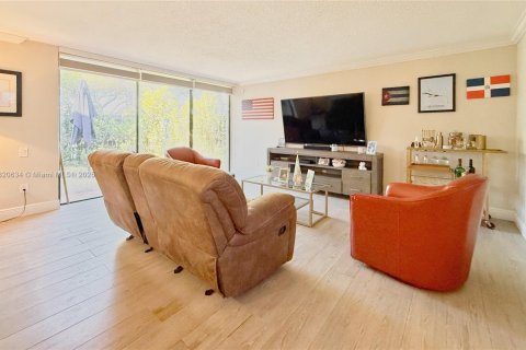Townhouse in Miami, Florida 2 bedrooms, 135.08 sq.m. № 1779199 - photo 12
