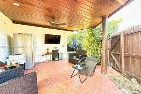 Townhouse in Miami, Florida 2 bedrooms, 135.08 sq.m. № 1779199 - photo 22
