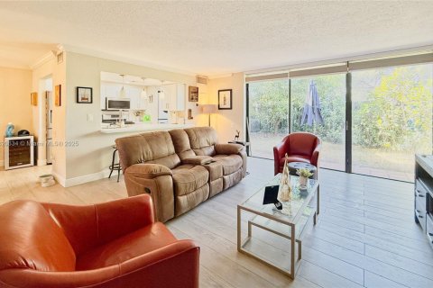 Townhouse in Miami, Florida 2 bedrooms, 135.08 sq.m. № 1779199 - photo 13