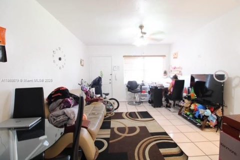 Copropriété à vendre à Miami, Floride: 1 chambre, 53.88 m2 № 2036641 - photo 10