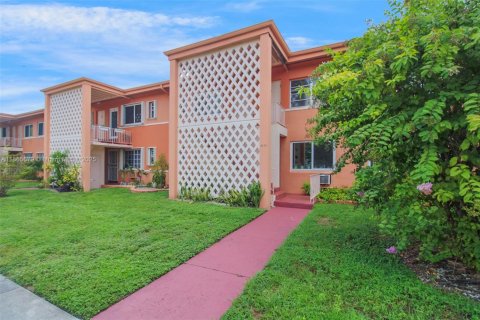 Copropriété à vendre à Miami, Floride: 1 chambre, 53.88 m2 № 2036641 - photo 2