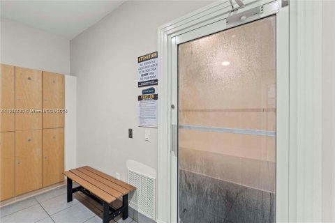 Copropriété à louer à Hollywood, Floride: 1 chambre, 82.03 m2 № 1970446 - photo 30