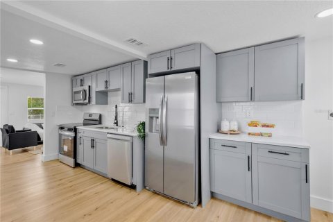 Villa ou maison à vendre à Saint Petersburg, Floride: 3 chambres, 78.41 m2 № 2396659 - photo 5
