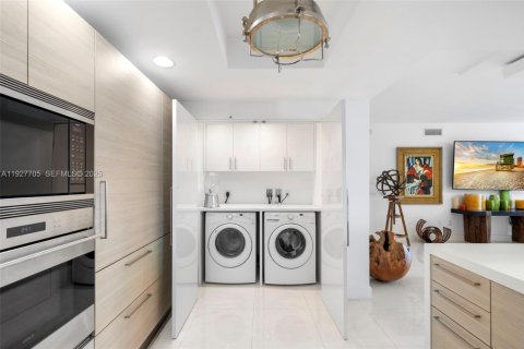 Copropriété à vendre à North Miami Beach, Floride: 2 chambres, 155.15 m2 № 1988705 - photo 9
