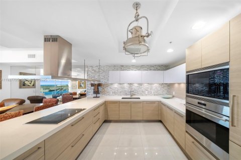 Copropriété à vendre à North Miami Beach, Floride: 2 chambres, 155.15 m2 № 1988705 - photo 5