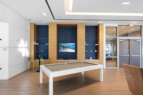 Copropriété à vendre à North Miami Beach, Floride: 2 chambres, 155.15 m2 № 1988705 - photo 24