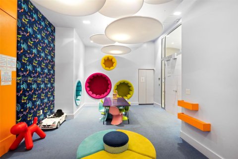 Copropriété à vendre à North Miami Beach, Floride: 2 chambres, 155.15 m2 № 1988705 - photo 26