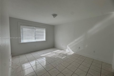 Condominio en alquiler en Miami, Florida, 2 dormitorios, 83.33 m2 № 1992102 - foto 6