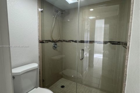 Condominio en alquiler en Miami, Florida, 2 dormitorios, 83.33 m2 № 1992102 - foto 8