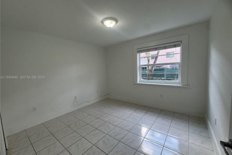 Condominio en alquiler en Miami, Florida, 2 dormitorios, 83.33 m2 № 1992102 - foto 12