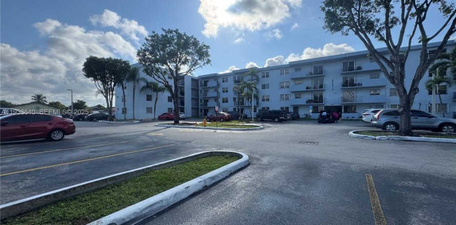 Condominio en Miami, Florida, 2 dormitorios  № 1992102