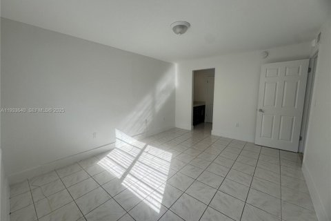 Condominio en alquiler en Miami, Florida, 2 dormitorios, 83.33 m2 № 1992102 - foto 7