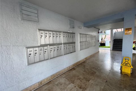 Condominio en alquiler en Miami, Florida, 2 dormitorios, 83.33 m2 № 1992102 - foto 13