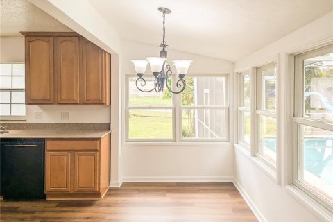 Villa ou maison à louer à Brandon, Floride: 4 chambres, 195.56 m2 № 2413767 - photo 10