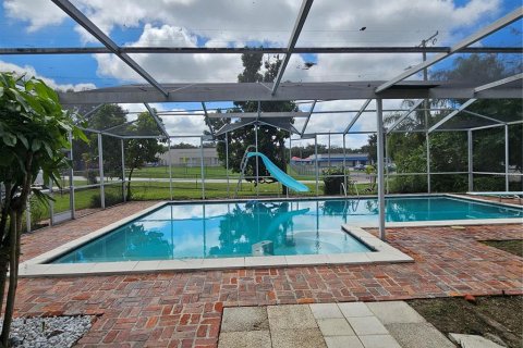 Villa ou maison à louer à Brandon, Floride: 4 chambres, 195.56 m2 № 2413767 - photo 25