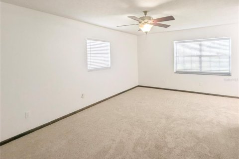 Villa ou maison à louer à Brandon, Floride: 4 chambres, 195.56 m2 № 2413767 - photo 14