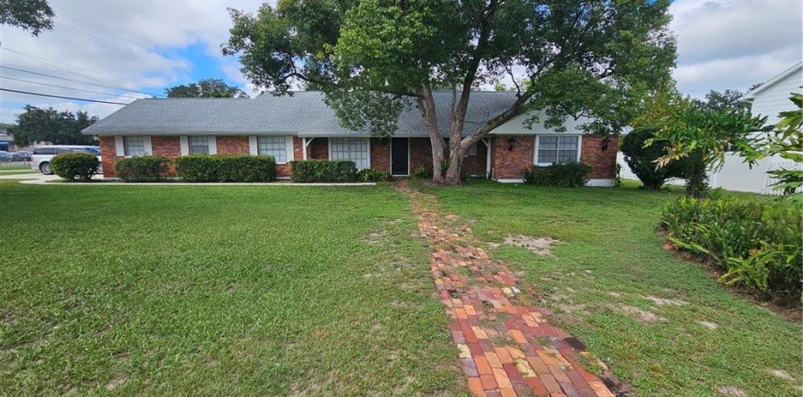 Villa ou maison à Brandon, Floride 4 chambres, 195.56 m2 № 2413767