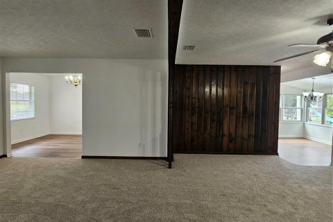 Villa ou maison à louer à Brandon, Floride: 4 chambres, 195.56 m2 № 2413767 - photo 6