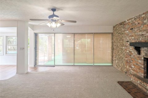 Villa ou maison à louer à Brandon, Floride: 4 chambres, 195.56 m2 № 2413767 - photo 4