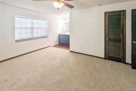 Villa ou maison à louer à Brandon, Floride: 4 chambres, 195.56 m2 № 2413767 - photo 12