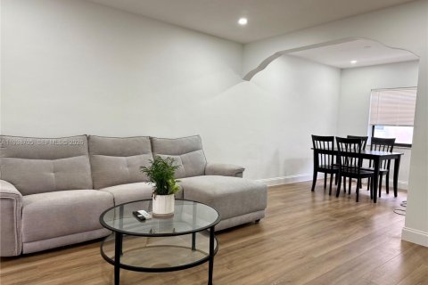 Villa ou maison à Miami Beach, Floride 3 chambres, 91.69 m2 № 1996352