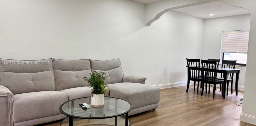 Villa ou maison à Miami Beach, Floride 3 chambres, 91.69 m2 № 1996352