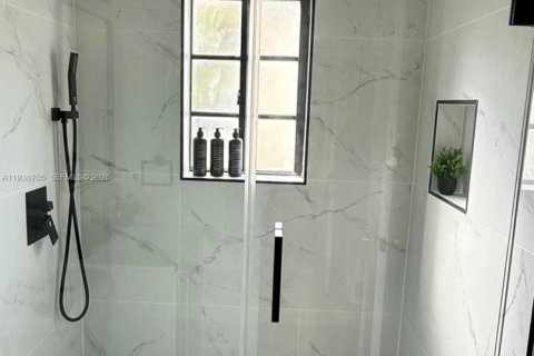 Снять в аренду виллу или дом в Майами-Бич, Флорида 2 спальни, 91.69м2, № 1996352 - фото 12